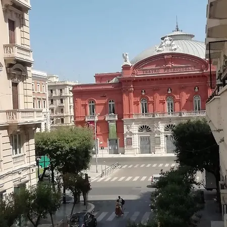 Spazio Sette A Vista Sul Teatro Petruzzelli *